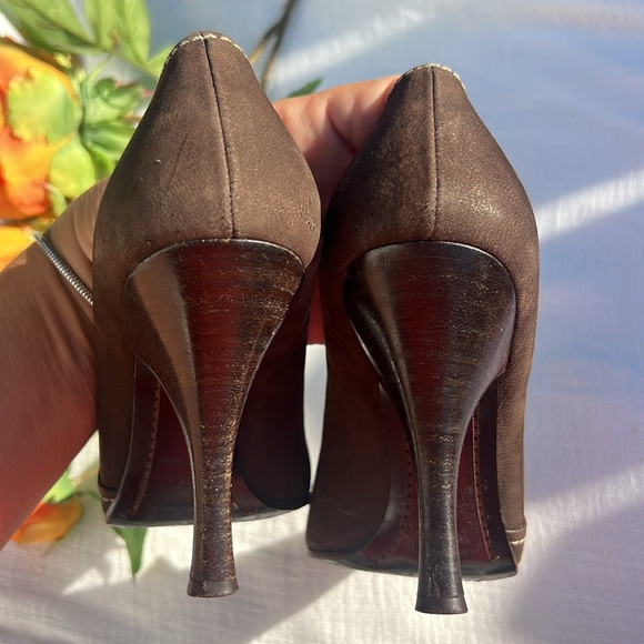 PRADA Vintage Leather Pointed Toe Pumps With Floral Buckle. Size 38.🤎 - Picture 5 of 17